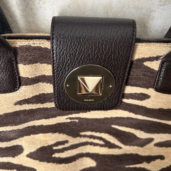 Kate Spade Zebra Print Turnlock Tan And Brown Shoulder Bag Rare - Picture 2 of 5